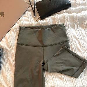 fabletics sage green biker shorts, xxs